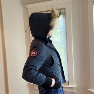 fur trimmed hood.  XS.  4 front pockets, zipper pocket sleeve.  Colour:Spirit.